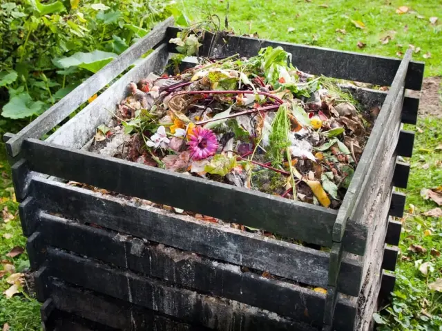 Compostiera-giardino-fai-da-te